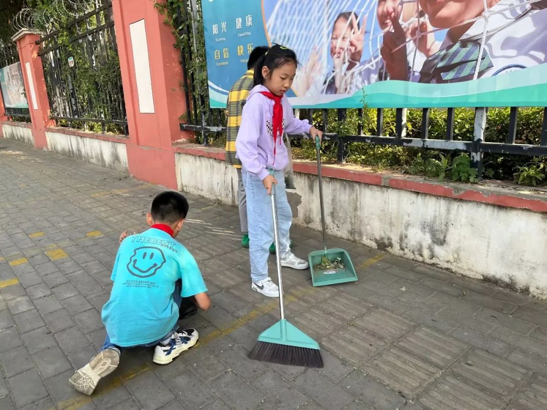 山东师大中建长清湖实验学校将每周四定为“劳动日”，深入开展劳动教育