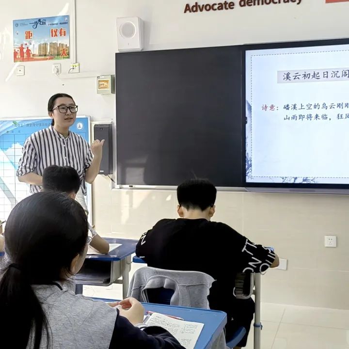 济南市长清区实验中学校长孙广益一行到山师中建长清湖实验学校参观交流