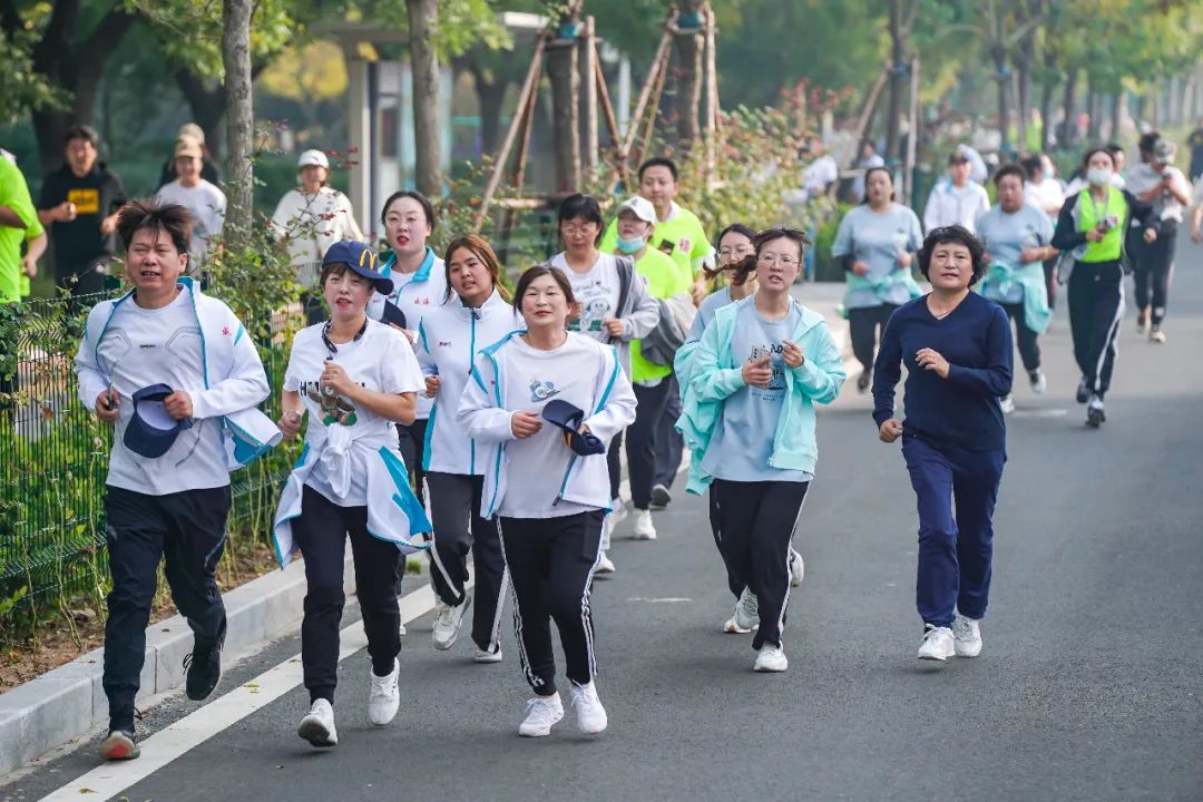 行将致远 逐梦未来，迪尚集团举行“喜迎二十大”健步行活动