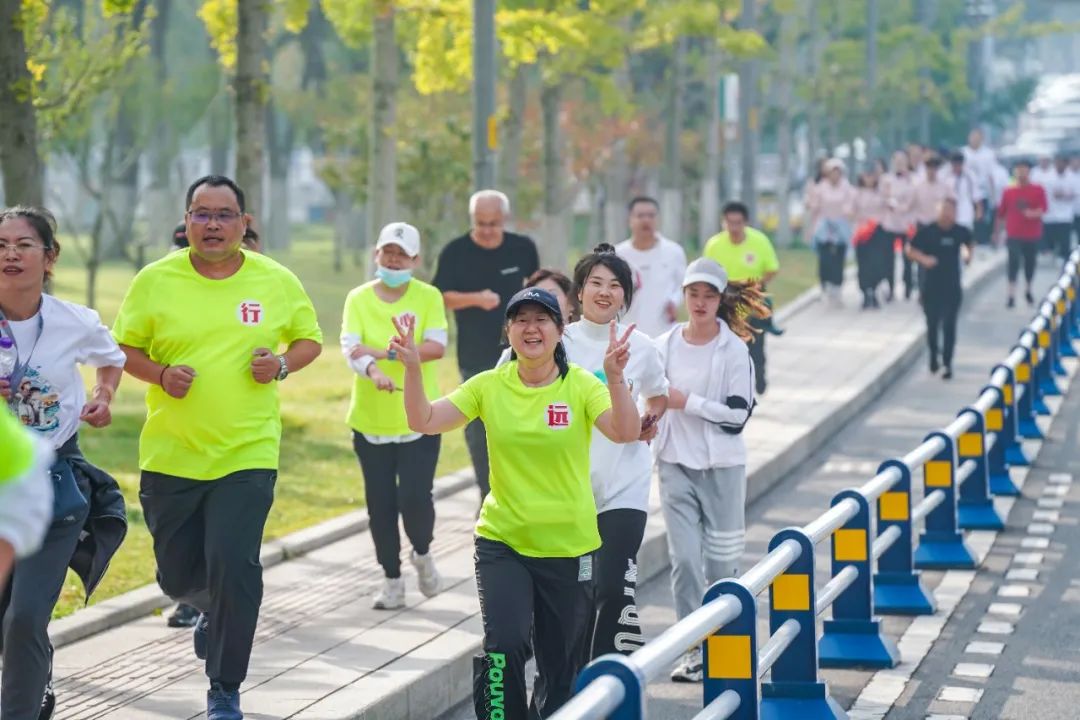 行将致远 逐梦未来，迪尚集团举行“喜迎二十大”健步行活动