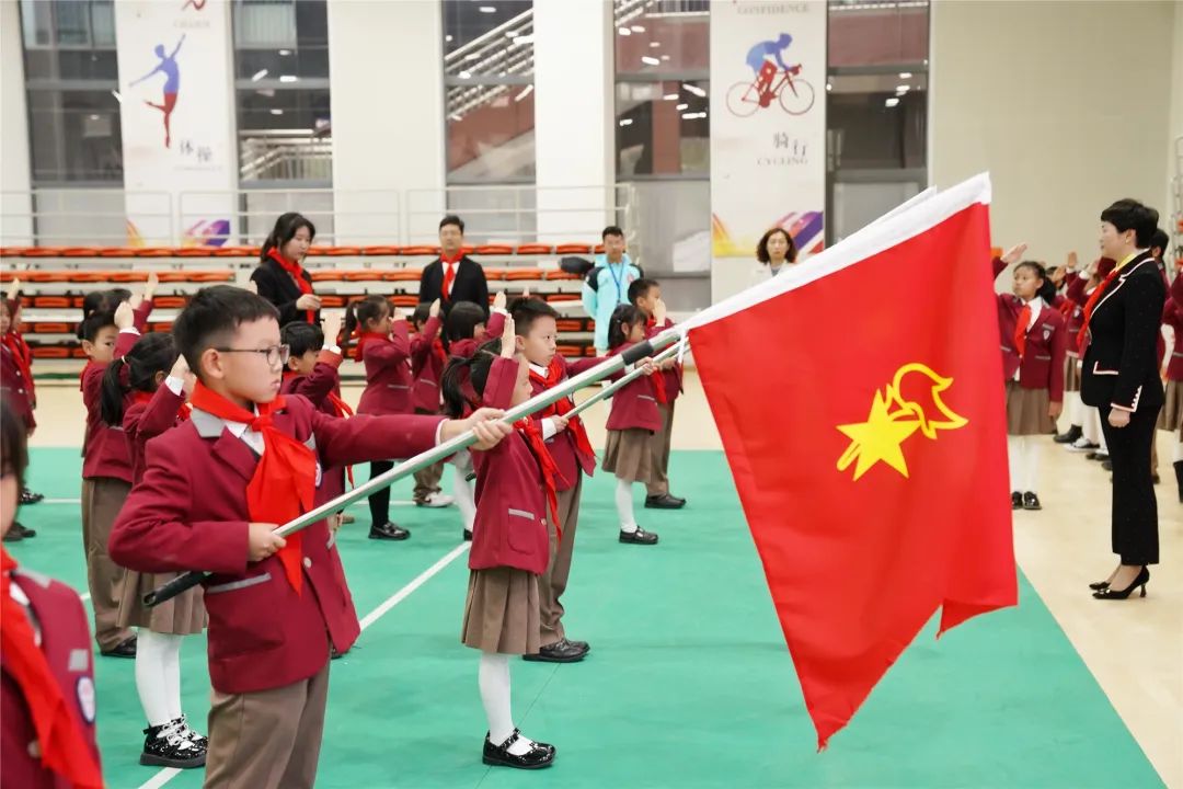 济南市安生学校小学部举行建队节庆祝活动暨新生入队仪式