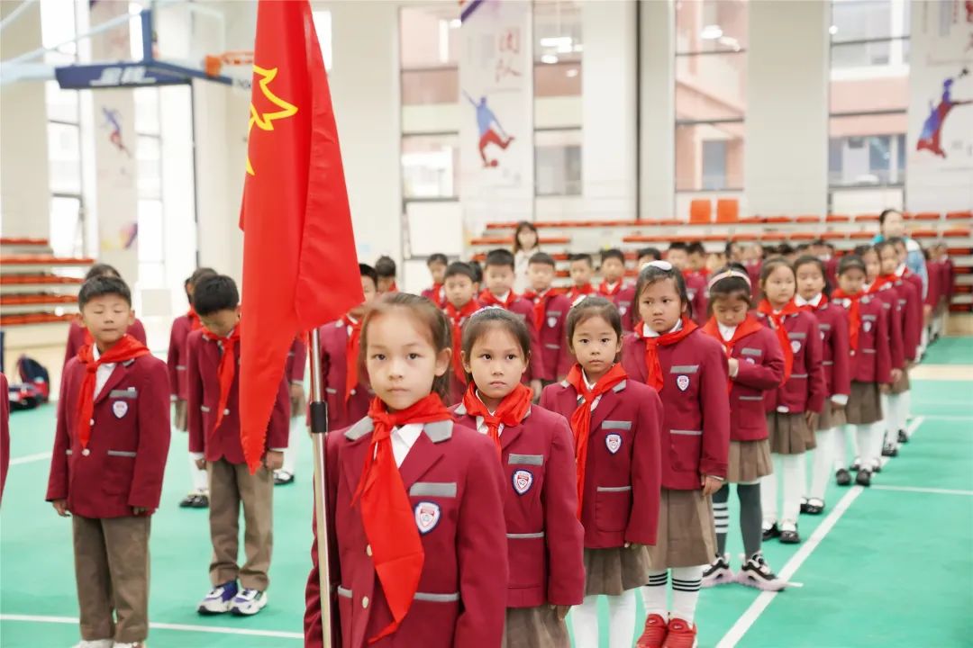 济南市安生学校小学部举行建队节庆祝活动暨新生入队仪式