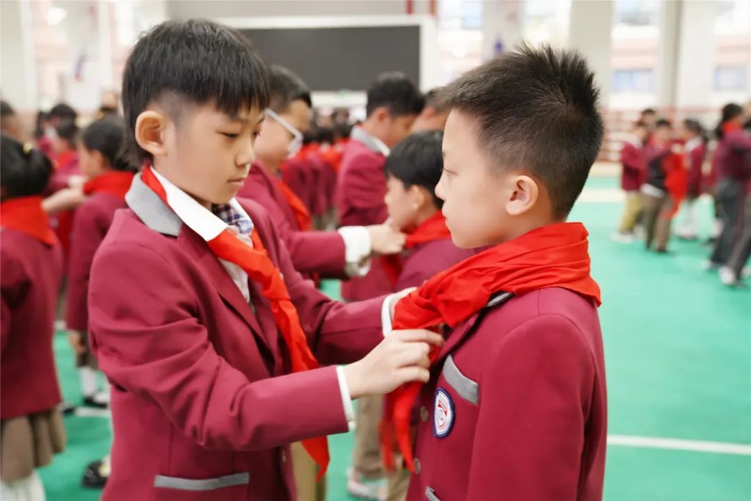 济南市安生学校小学部举行建队节庆祝活动暨新生入队仪式