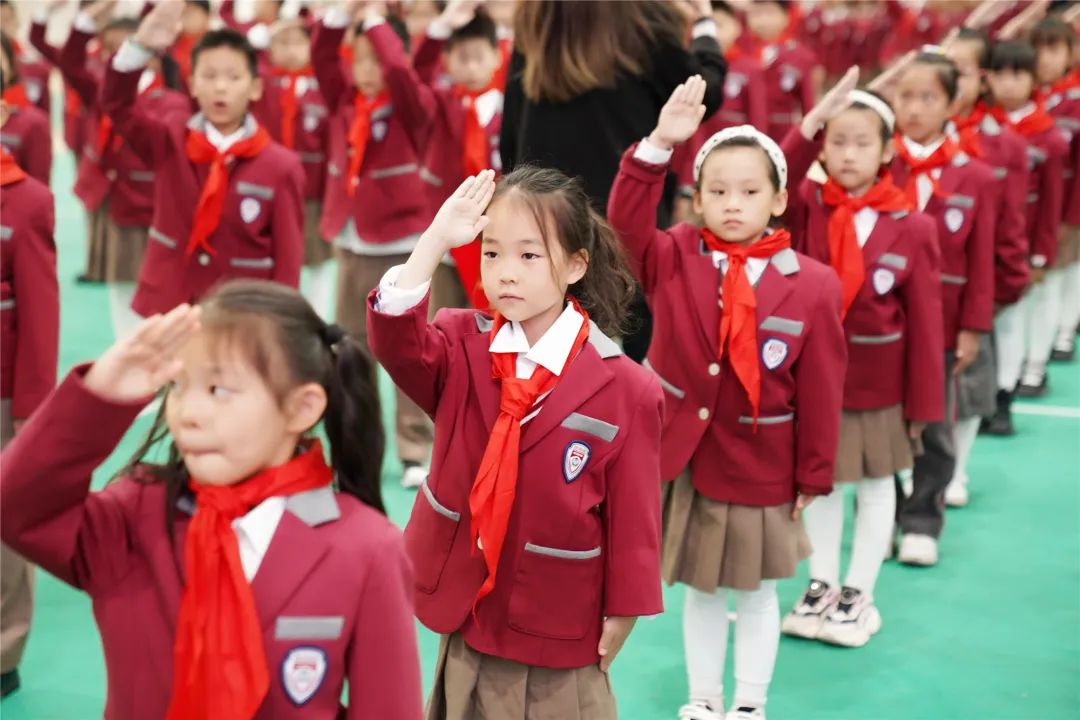 济南市安生学校小学部举行建队节庆祝活动暨新生入队仪式