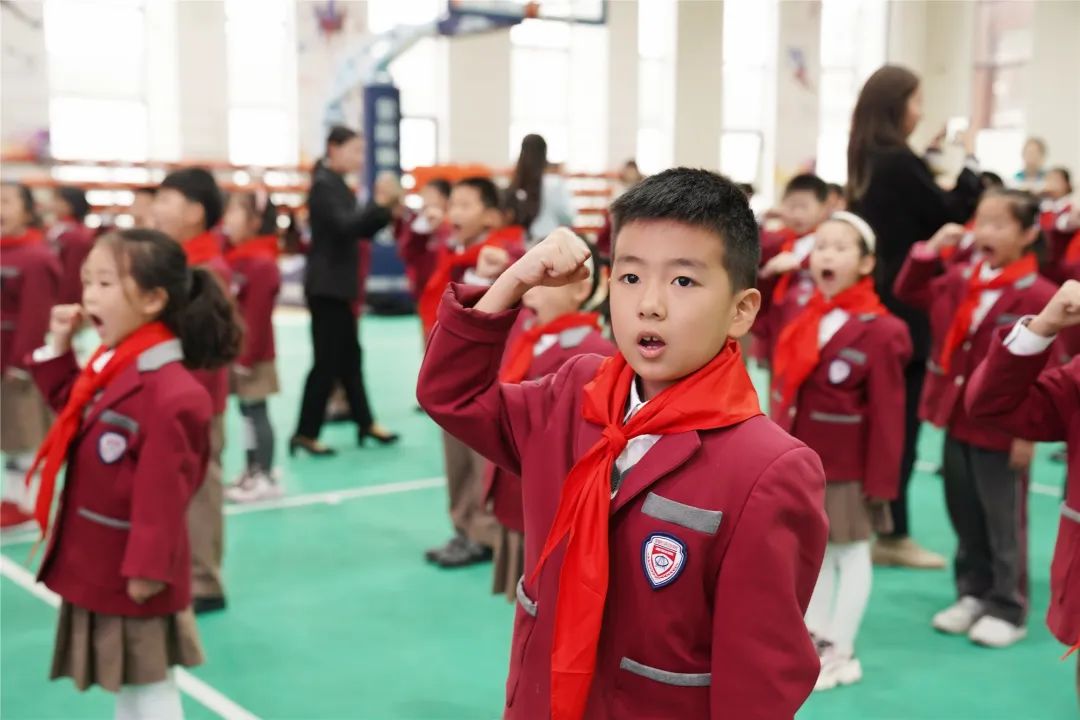 济南市安生学校小学部举行建队节庆祝活动暨新生入队仪式