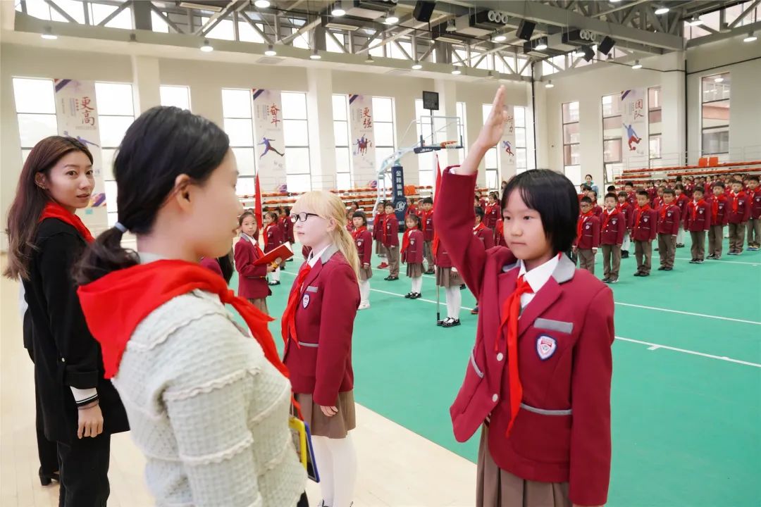 济南市安生学校小学部举行建队节庆祝活动暨新生入队仪式