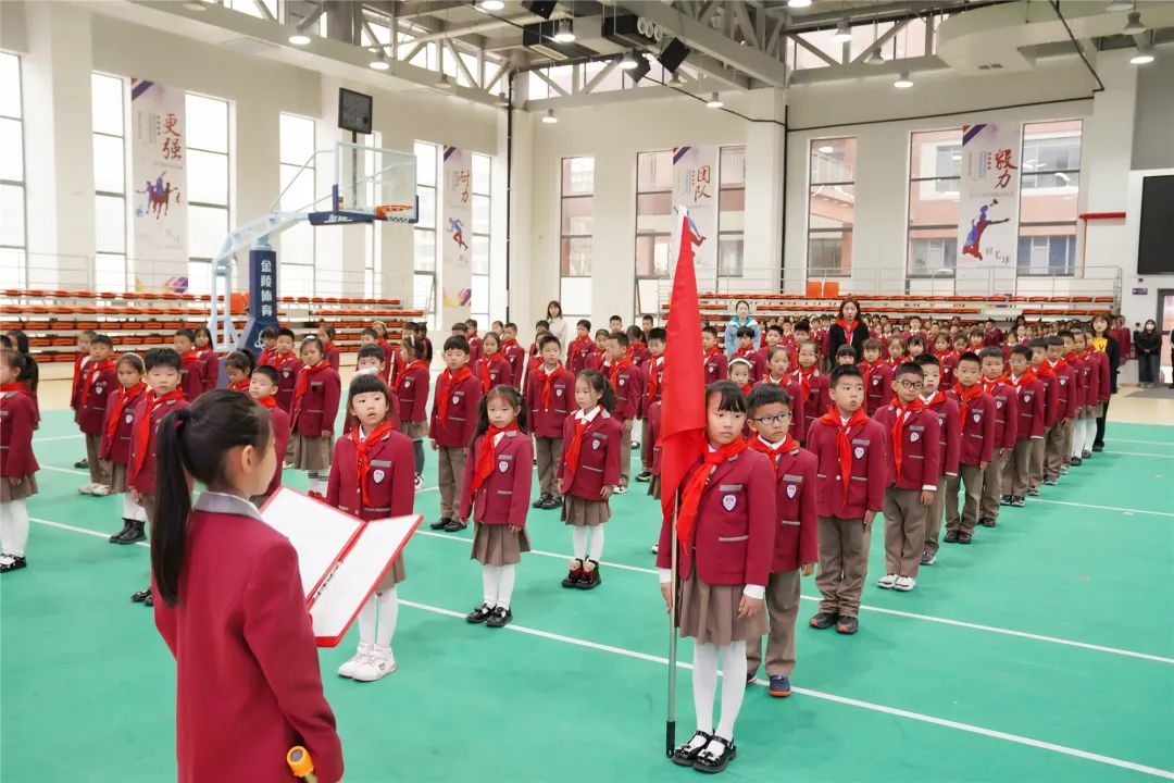 济南市安生学校小学部举行建队节庆祝活动暨新生入队仪式