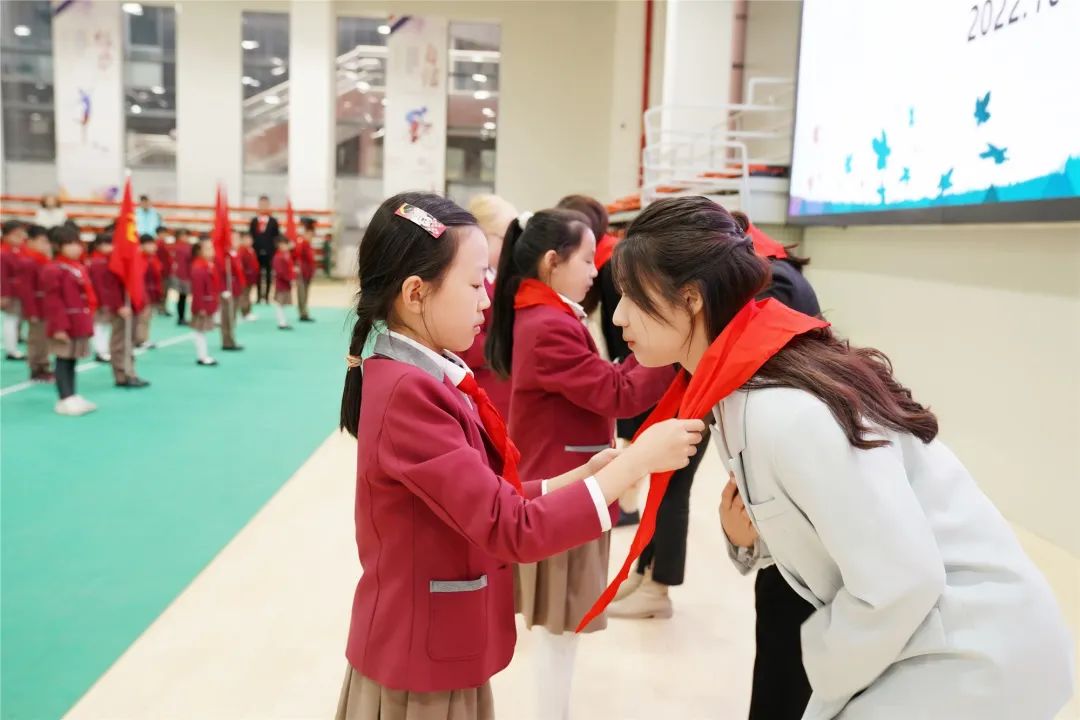 济南市安生学校小学部举行建队节庆祝活动暨新生入队仪式