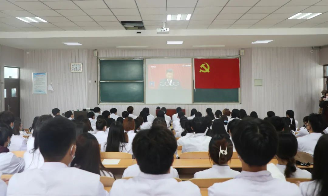 振奋人心！山东外事职业大学师生热切关注党的二十大开幕盛况