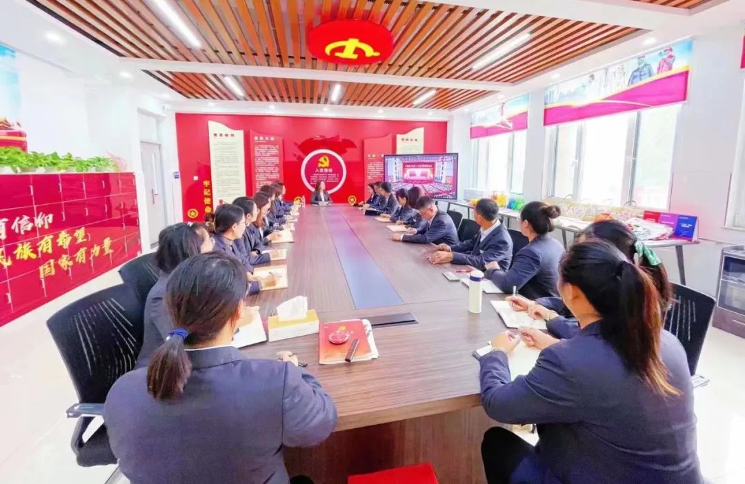 山东师大基础教育集团全体党员收看二十大开幕会