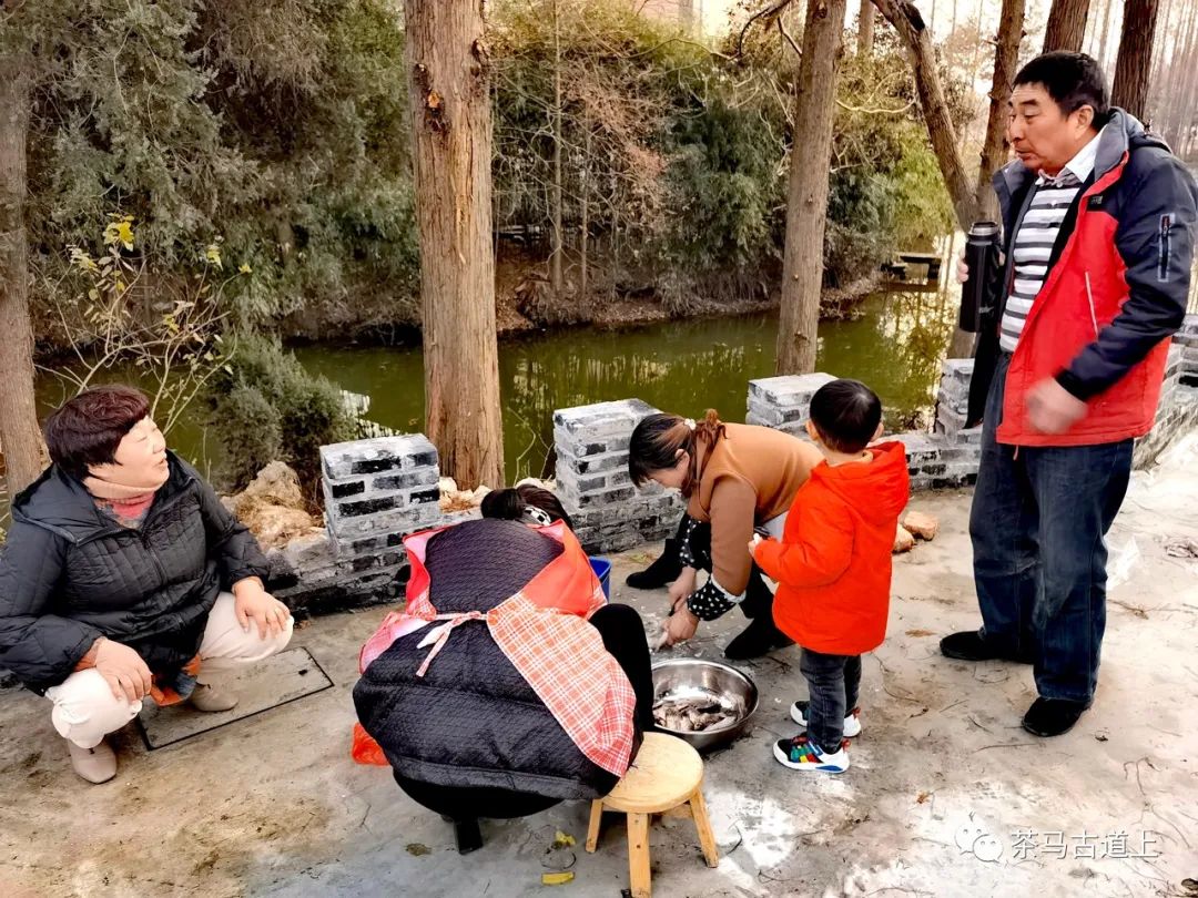 马悦英写作《江南的寿宴》，祝福好友父亲八十寿辰