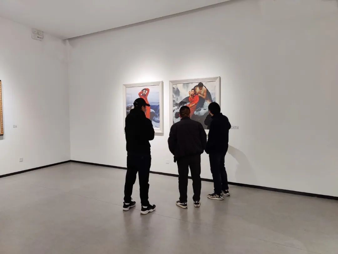 “远方的太阳—王沂东”艺术展在京开幕，展现东方女性的“中国红”之美