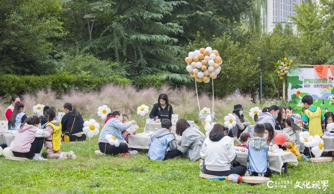 中国女足国家队送来祝福 济南天鸿万象新天首支少年女足成立，第七届业主足球联赛开幕