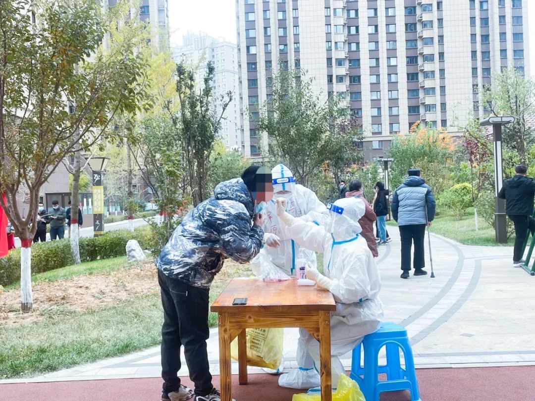 疫情之下，闭店的莎蔓莉莎人都在做这件事