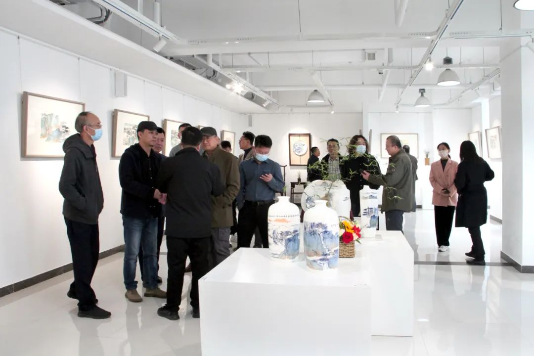 “望云烟——刘晨光水墨展”在滨州现在艺术沙龙开展