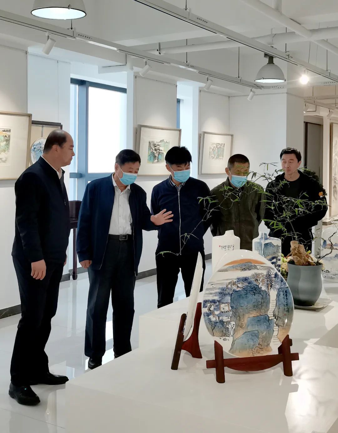 “望云烟——刘晨光水墨展”在滨州现在艺术沙龙开展