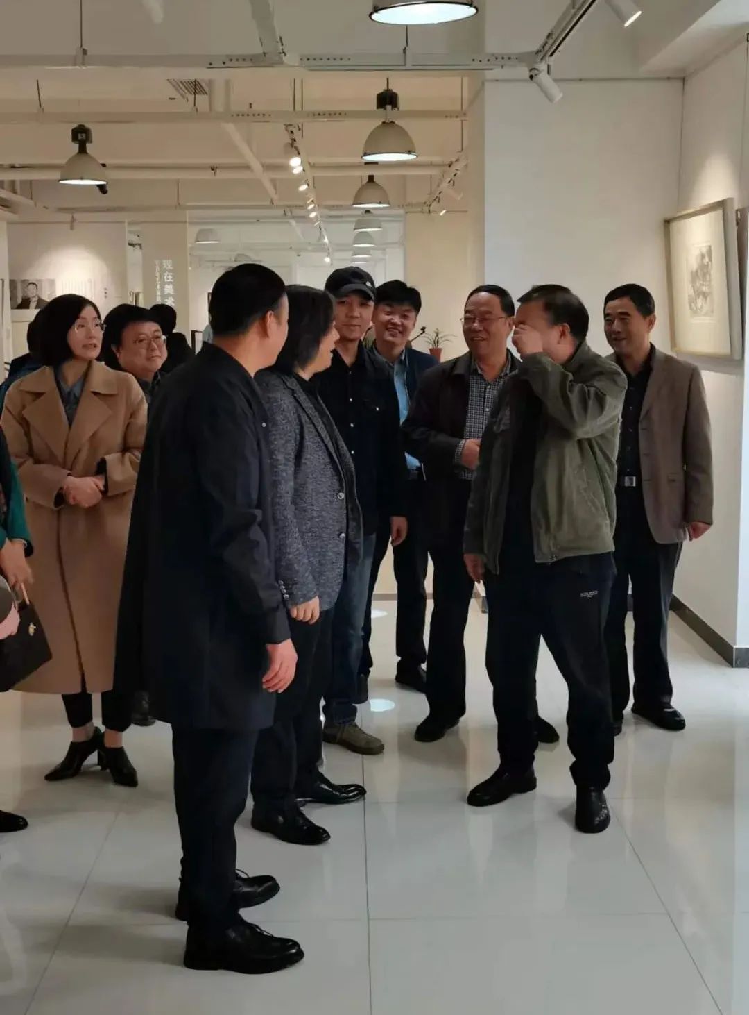 “望云烟——刘晨光水墨展”在滨州现在艺术沙龙开展