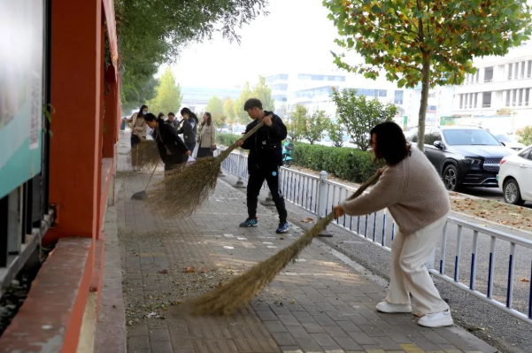 山东师大中建长清湖实验学校党支部开展十月份主题党日活动