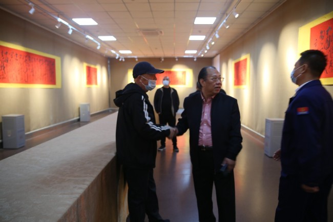 著名书法家周鹏飞“手书二十大金句毛体书法作品展”在青岛开幕