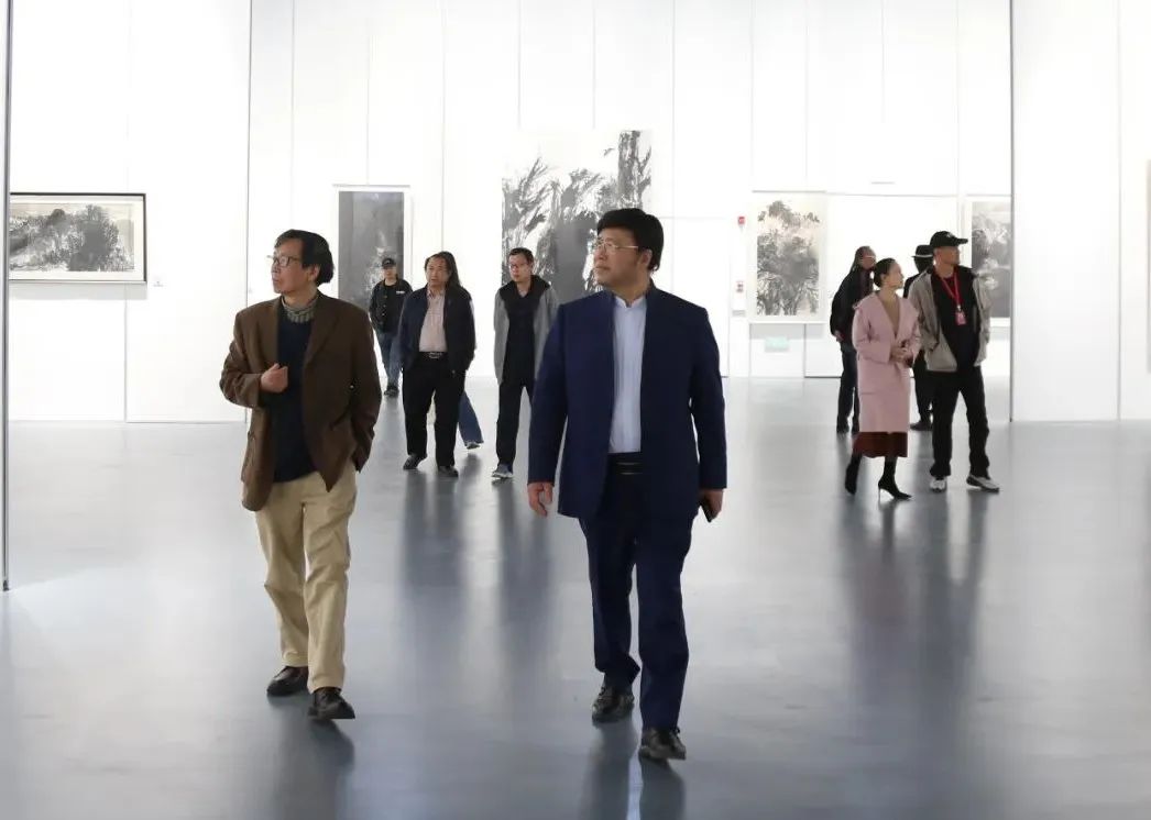 践行使命担当，推进学术建设一一“第八届全国画院美术作品展览”专家组来济调研督导工作