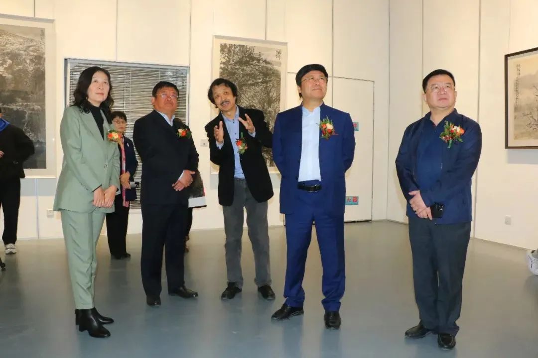 “日月前行——吴建军水墨作品展”在山东画院美术馆隆重开幕