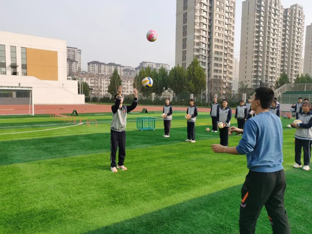 济南历城区鲍山片区青年教师公开课在万象新天学校举行