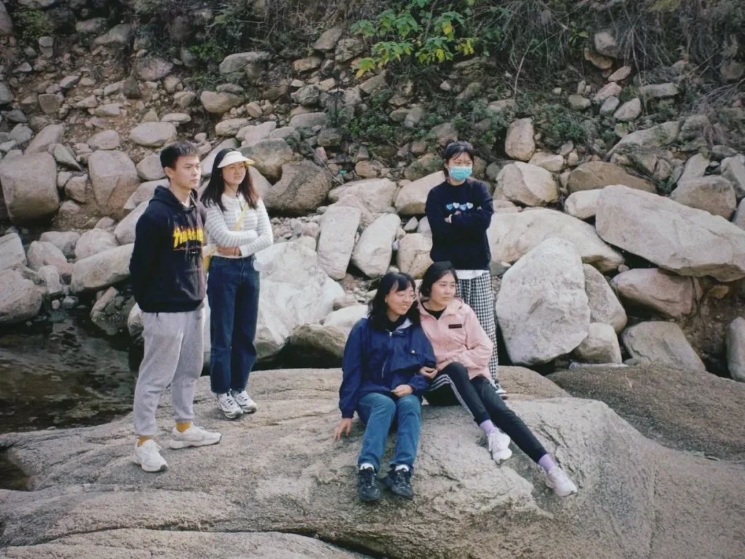 著名画家宋海永带领研究生秋季写生“灵岩圣境”