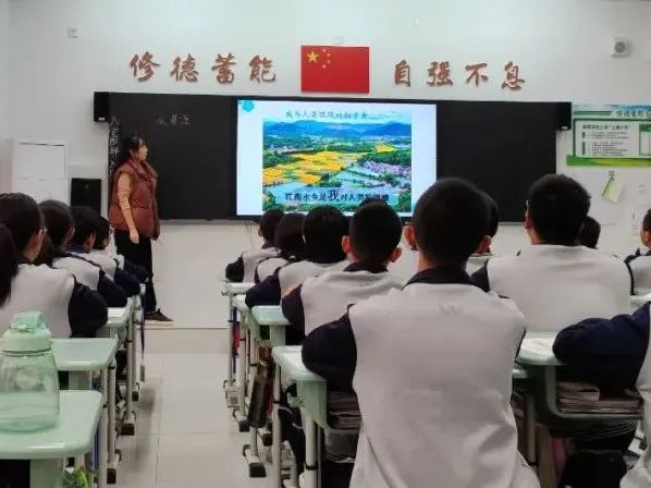 济南市历城区视导组到万象新天学校开展教学指导