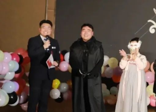 ​济南银丰华美达酒店举办第四届“华美梦之声”员工歌唱比赛，唱响心中的歌