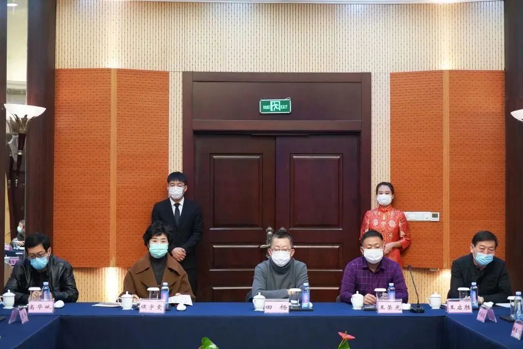 威海市文促会举行“书画德艺双馨·文登学人四杰” 审评活动，王焕波、于仁祝、于向志、董志强获评