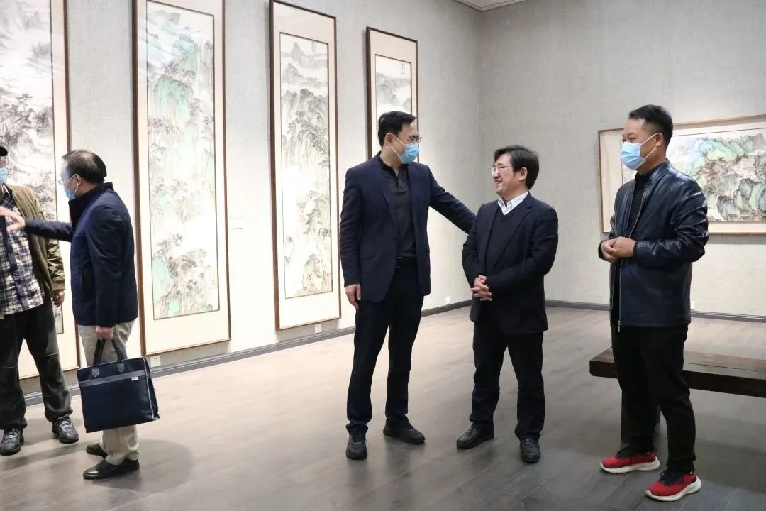 丹青映江山 奋进新征程，“信彼南山——石峰中国山水画作品展”在湖南省画院美术馆开展