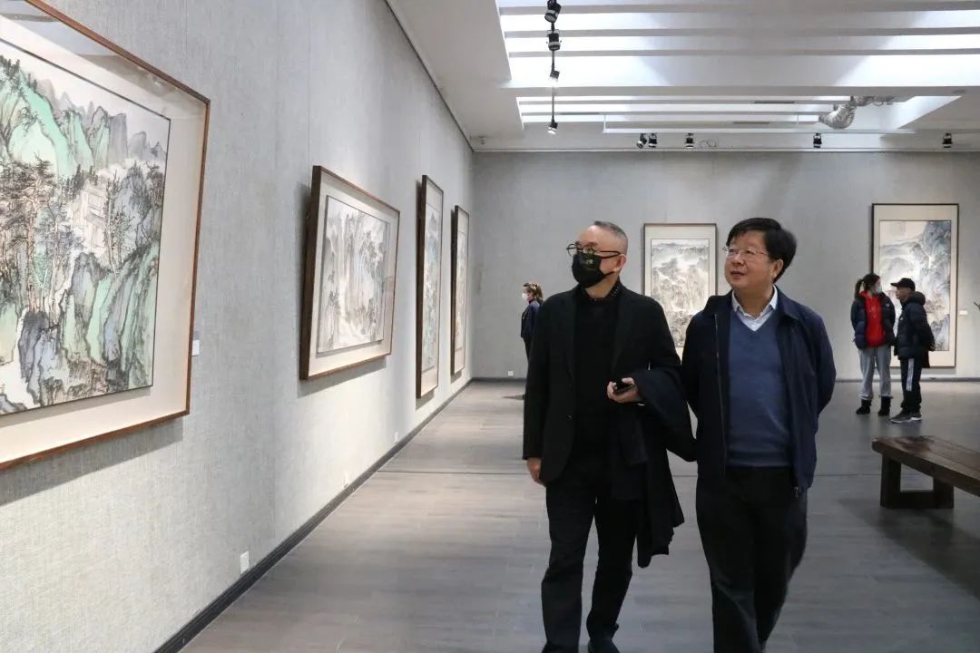 丹青映江山 奋进新征程，“信彼南山——石峰中国山水画作品展”在湖南省画院美术馆开展