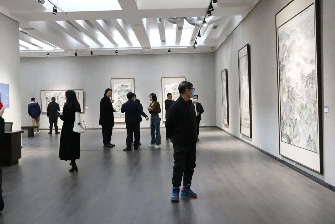 丹青映江山 奋进新征程，“信彼南山——石峰中国山水画作品展”在湖南省画院美术馆开展