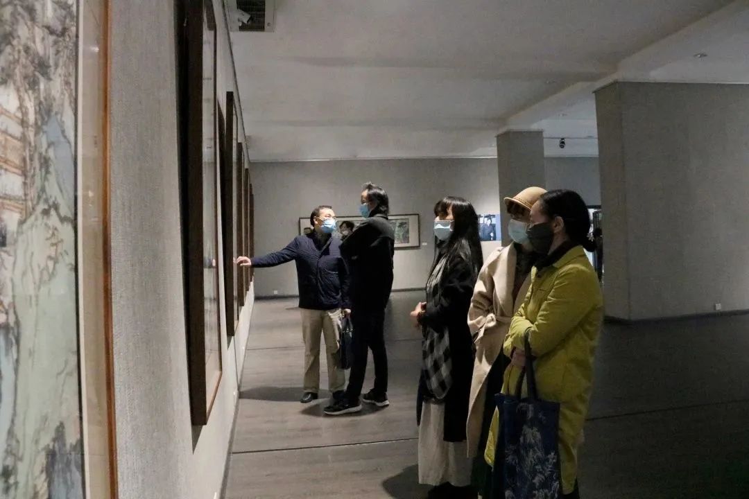 丹青映江山 奋进新征程，“信彼南山——石峰中国山水画作品展”在湖南省画院美术馆开展