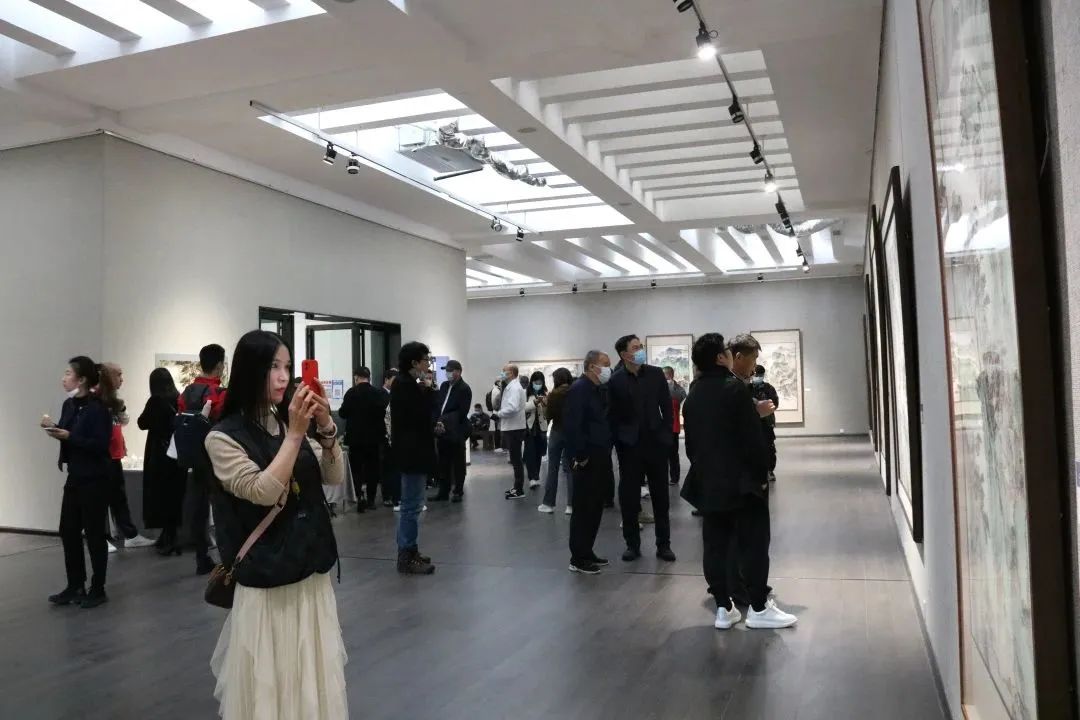 丹青映江山 奋进新征程，“信彼南山——石峰中国山水画作品展”在湖南省画院美术馆开展