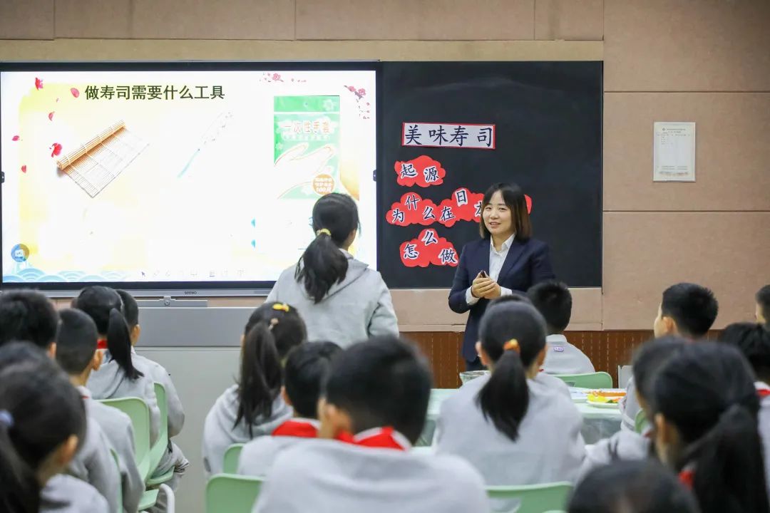 做寿司、钉纽扣、投垃圾——济南开元外国语小学开展劳动课程展示活动