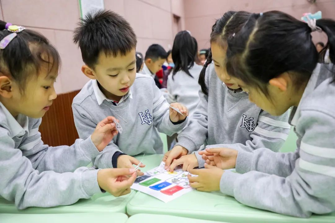 做寿司、钉纽扣、投垃圾——济南开元外国语小学开展劳动课程展示活动