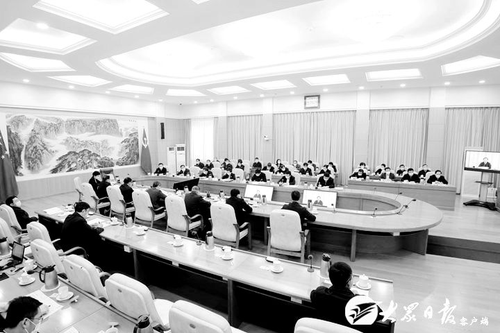 山东省委常委会召开会议，传达告全党全军全国各族人民书