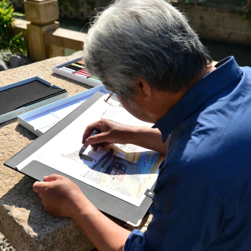 著名画家田卫平参加“尚美淀山湖固体油画写生活动”，作品颇丰