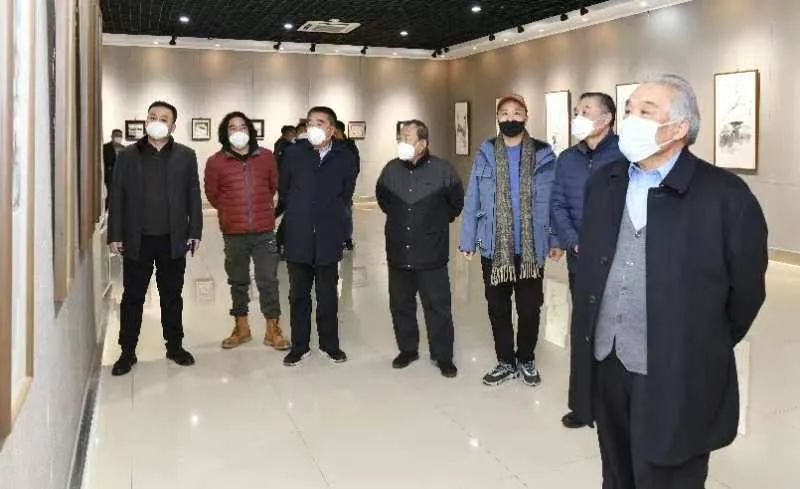 “锵锵三人行——泓青、老道、李行中国画作品展”在临沂盛大启幕