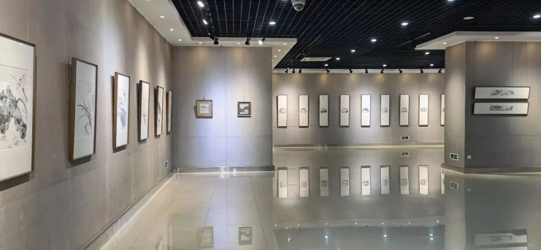 “锵锵三人行——泓青、老道、李行中国画作品展”在临沂盛大启幕