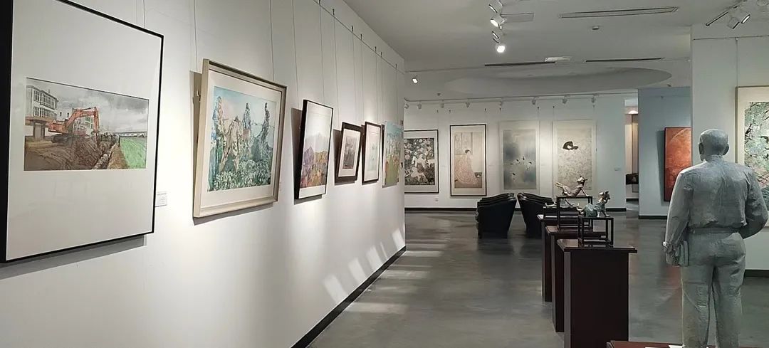 “江苏省首届新文艺群体美术作品展”在苏州展出