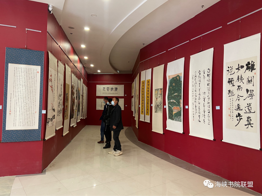 “海峡两岸名家书画作品迎春展”在厦门开幕，近二百位书画名家共襄艺术盛宴