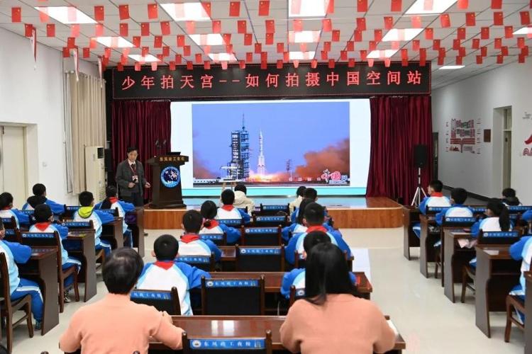 中国空间站全面建成，全国“追星人”记录无数“最”时刻