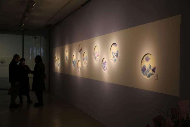 繁花烂漫彩墨新，“又一年花开——吴霜绘画作品展”在北京举办
