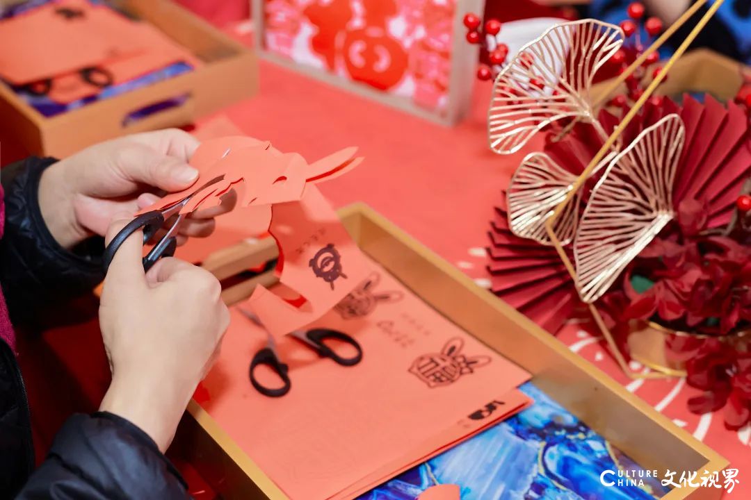 剪窗花、接福气，莎蔓莉莎的体验官这样迎新年