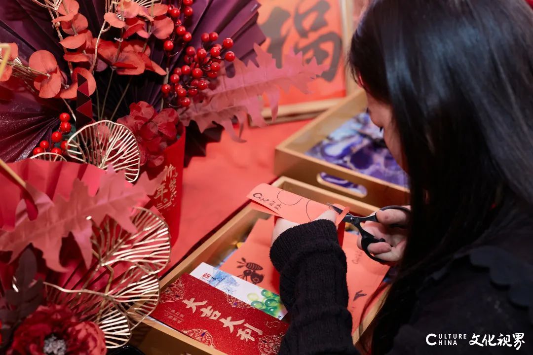 剪窗花、接福气，莎蔓莉莎的体验官这样迎新年