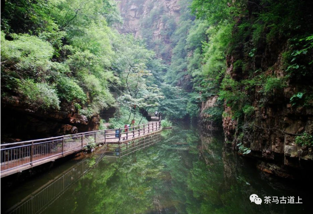 畅游北京平谷区东“京东大峡谷”，感受高山、峡谷、湖面、深潭的自然风光
