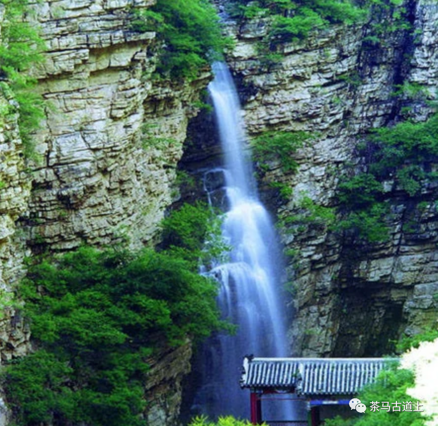 畅游北京平谷区东“京东大峡谷”，感受高山、峡谷、湖面、深潭的自然风光