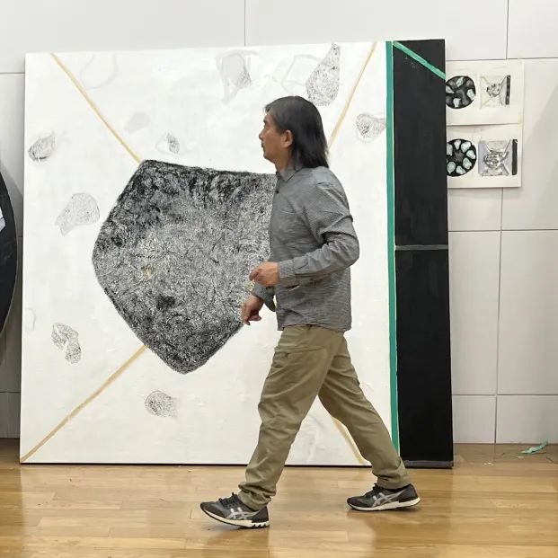 “纸+10—中国当代艺术家纸上作品邀请展”在北京开幕